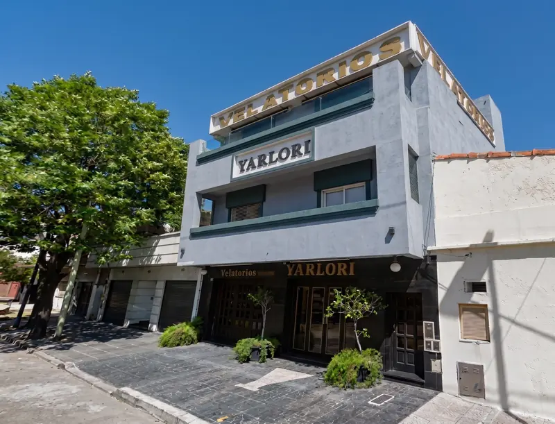 Fachada de la sala velatoria de Av. Dellepiane Norte 6411, Villa Lugano